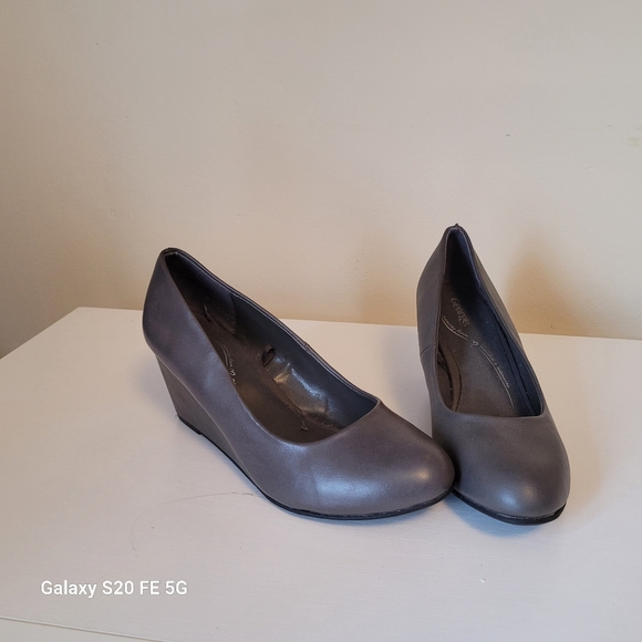 Shoes - Picture 1 of 2